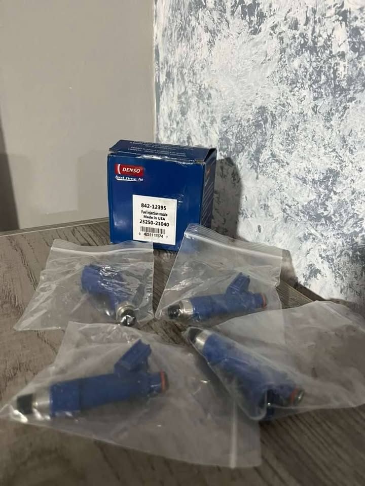 New Genuine Denso Fuel Injector Kit - 4 Piece Set 23250-21040 / 842-12395