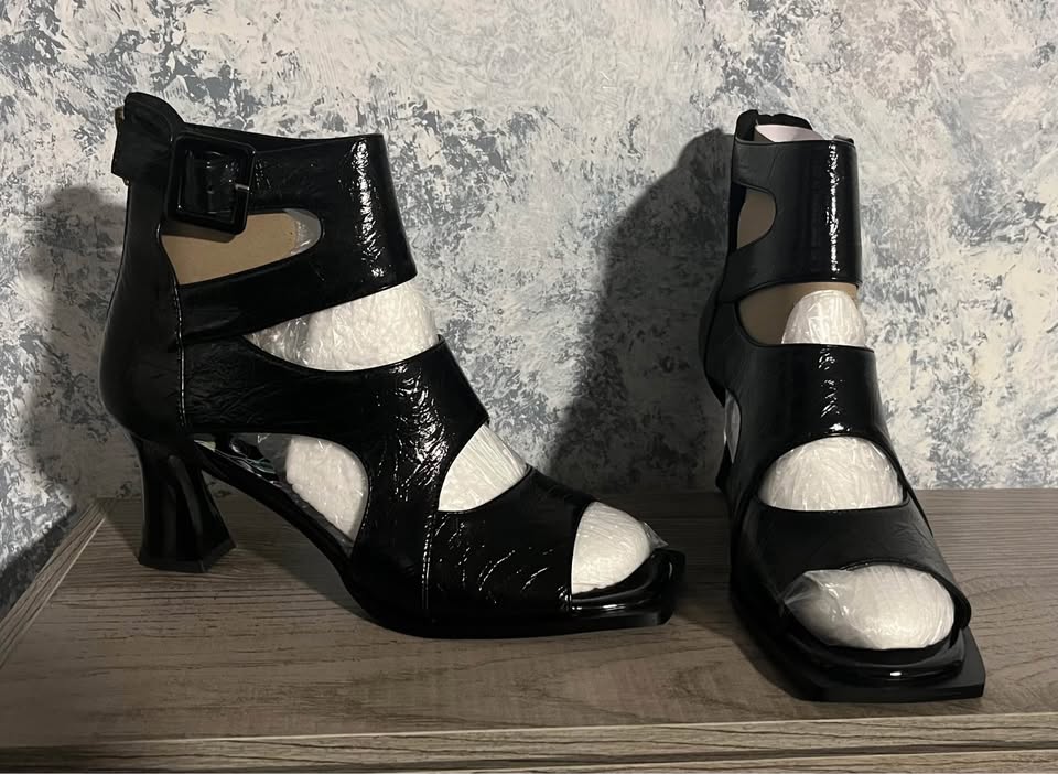 10 & 7.5 TDD Gladiator Sandals with heels / women shoes 10 and 7.5
