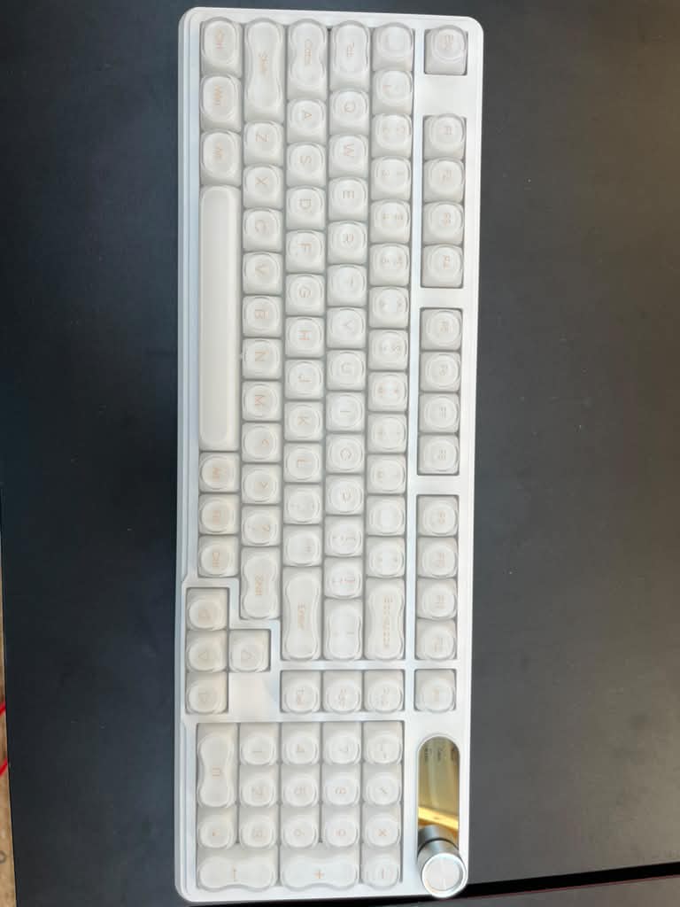 Teclado Mecánico FURYCUBE F99 Pro - Hot-Swappable RGB (Cable/BT)
