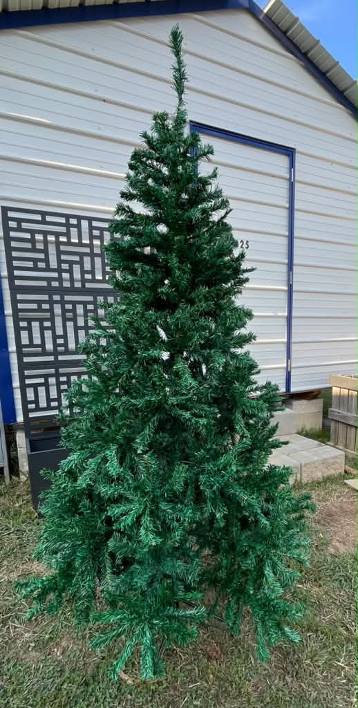 Pino de Navidad Artificial Tradicional de 6 Pies - Sin Luces