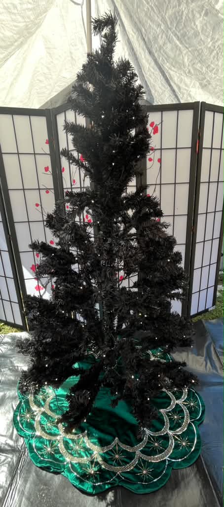 6' Pre-lit Black Artificial Christmas Tree