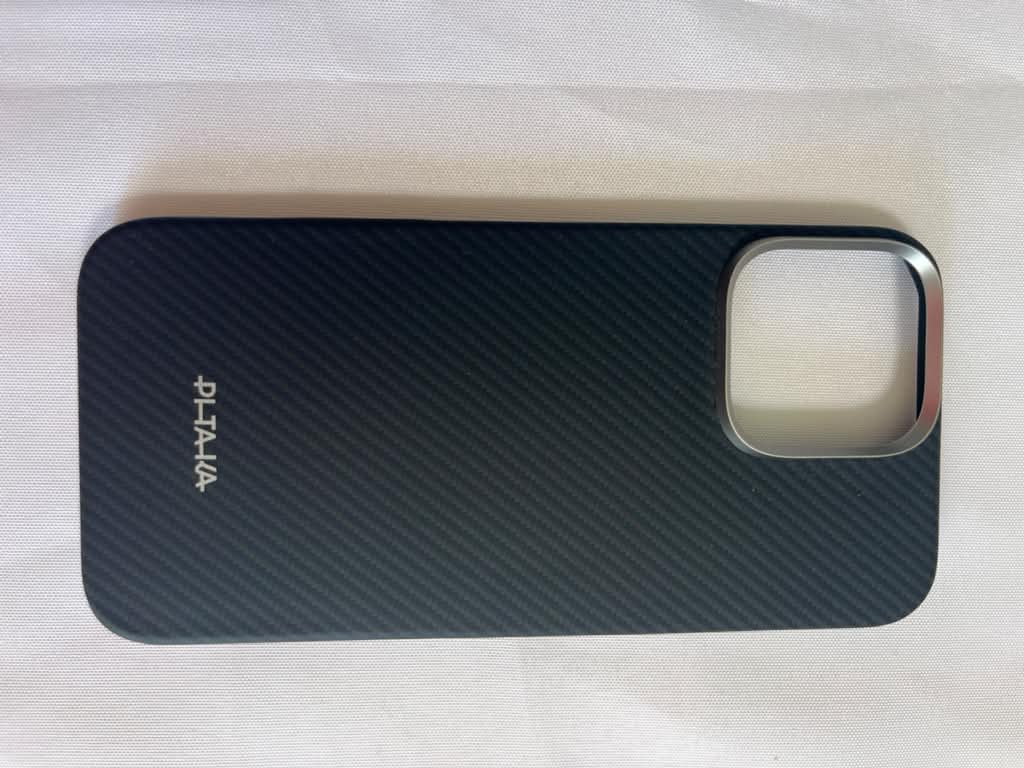 16 Pro Max - PITAKA Ultra Slim Premium Carbon Style Woven Fiber Phone Cover