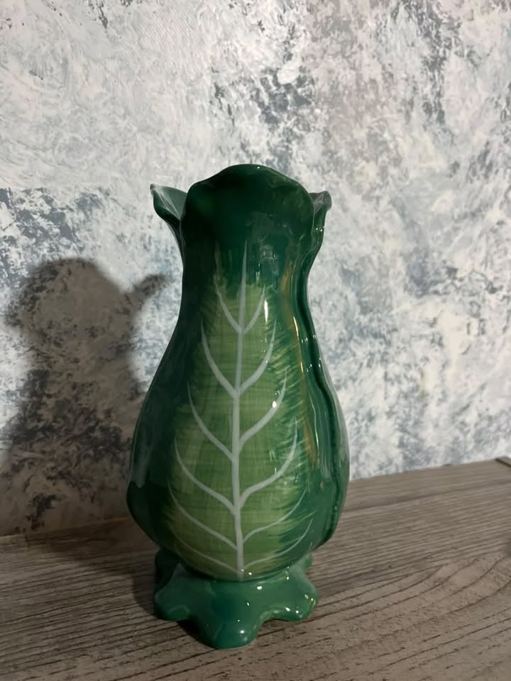 Florero Cerámico de Hoja de Repollo Threshold de 8" (Nuevo)