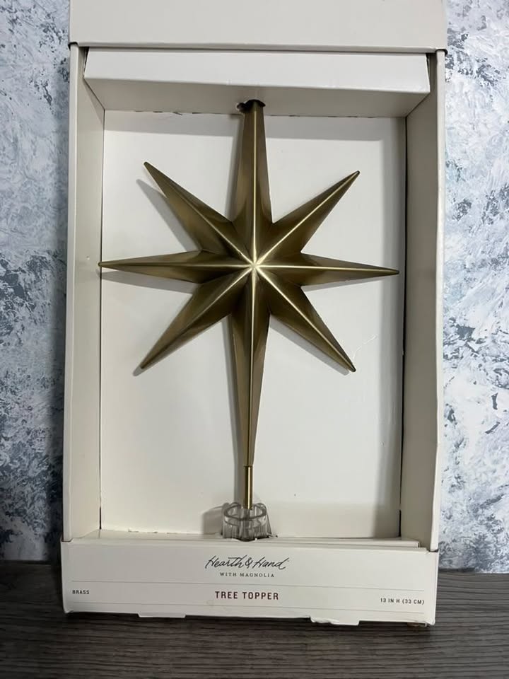 Punta de Árbol de Estrella de Latón Hearth & Hand 13" (Detalle de Caja)